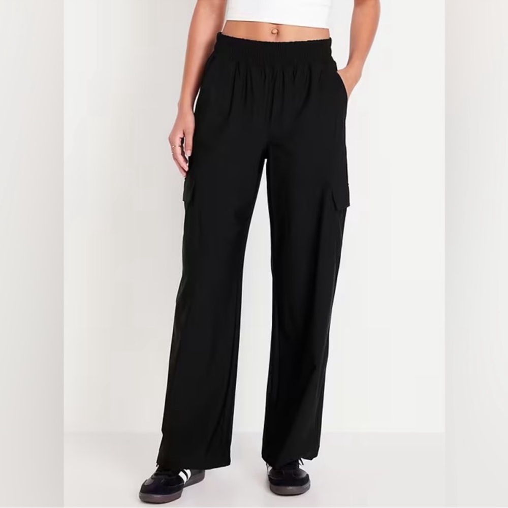 NWT! Old Navy High-Waisted SleekTech Wide-Leg Cargo Pants  🕶️